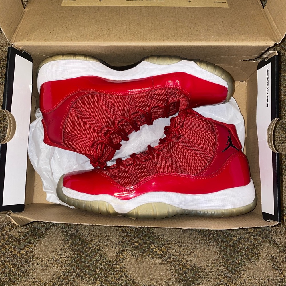 Jordan 11 retro win like 96 size 6.5